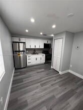 3033 NW 32nd St in Miami, FL - Building Photo - Building Photo