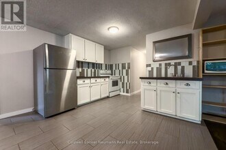 723 Scottsdale Dr in Guelph, ON - Building Photo - Building Photo