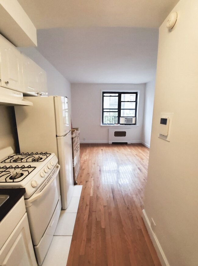 property at 257 E 61st St