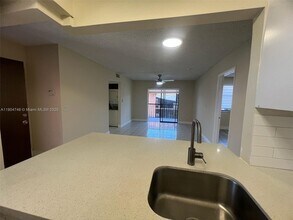 6560 W 27th Ct in Hialeah, FL - Building Photo - Building Photo