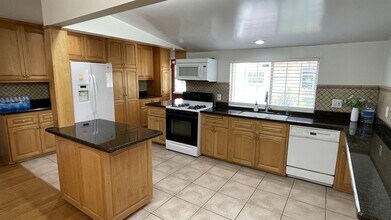 5138 W 141st St in Hawthorne, CA - Foto de edificio - Building Photo