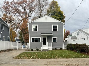 70 Seminole Ave, Unit 70 in Waltham, MA - Foto de edificio - Building Photo