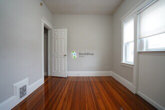 19 Roseclair St in Boston, MA - Foto de edificio - Building Photo