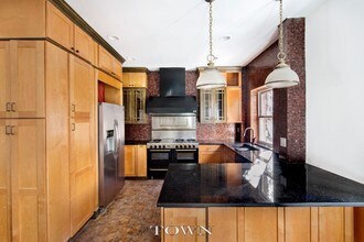 326 W 19th St-Unit -1 in New York, NY - Building Photo - Building Photo