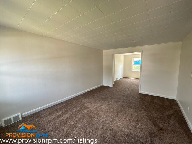 6817 Duluth Ave in Dundalk, MD - Building Photo - Building Photo