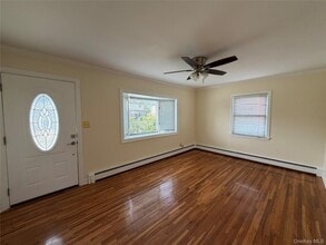 22 Lexington Ave in Westbury, NY - Building Photo - Building Photo