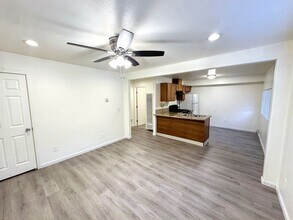 323 Kelly Ct in Sacramento, CA - Building Photo - Building Photo