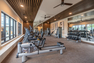 2100 Memorial - 55+ Senior Living in Houston, TX - Foto de edificio - Interior Photo