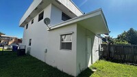 7956 SW 6th Ct in North Lauderdale, FL - Foto de edificio - Building Photo