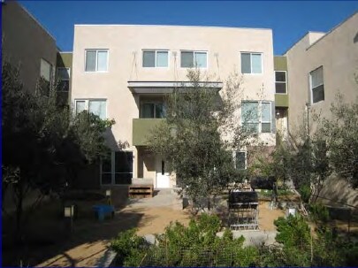 Olive Court Condominiums in Long Beach, CA - Foto de edificio - Building Photo