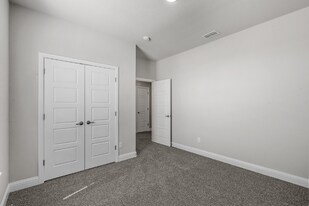 1400 Razorbill Rd in Denton, TX - Building Photo