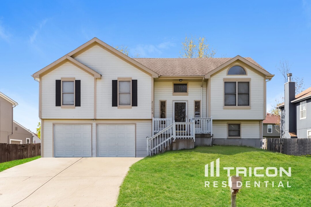 21149 126th St in Olathe, KS - Foto de edificio