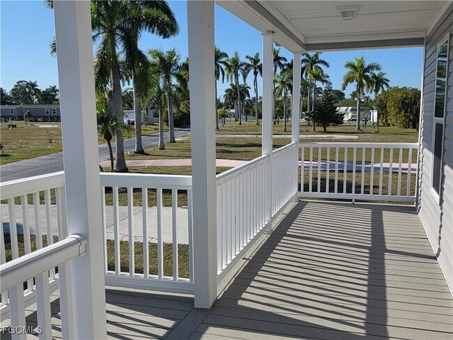 7 Birch Blvd in Ft. Myers, FL - Building Photo - Building Photo