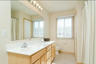 17756 96th Ave N in Maple Grove, MN - Building Photo - Building Photo