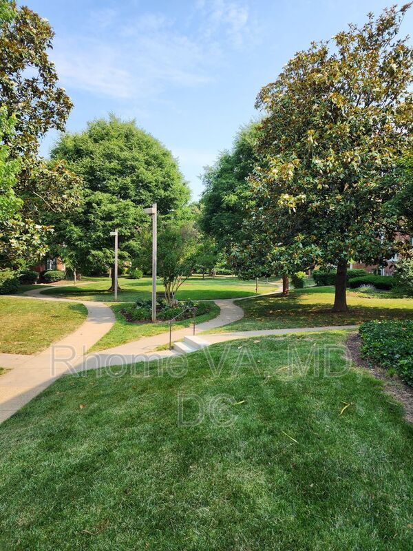 1801 Queens Ln in Arlington, VA - Building Photo - Building Photo