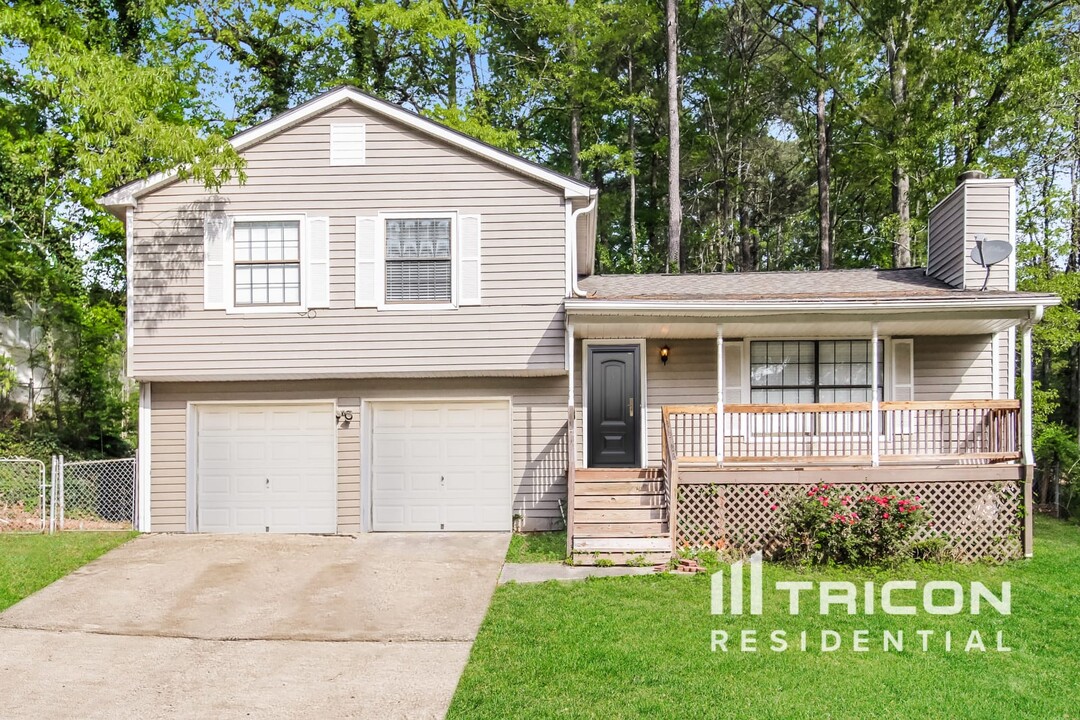 4069 Valley Brook Rd in Snellville, GA - Building Photo