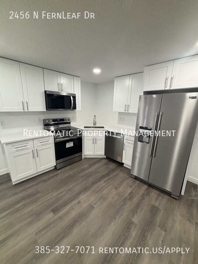 property at 2456 N Fernleaf Dr