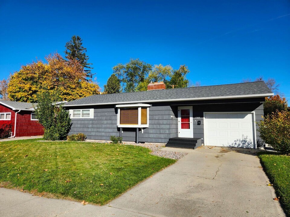 1922 34th St in Missoula, MT - Foto de edificio