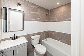 125 Broughton Ave, Unit 3 in Bloomfield, NJ - Building Photo - Building Photo