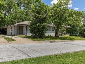 522 S Duncan Ave in Fayetteville, AR - Building Photo