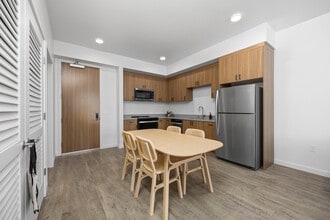 918 at Eastchester in Bakersfield, CA - Foto de edificio - Building Photo