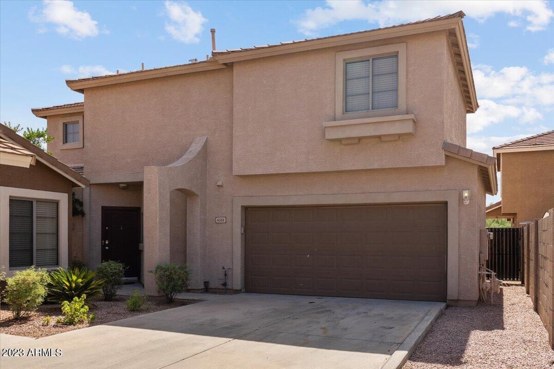 4066 E Melinda Ln in Phoenix, AZ - Building Photo