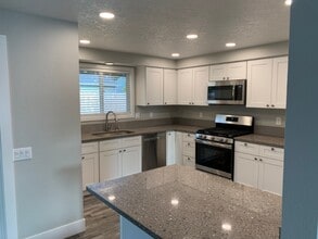5230 Autumn Leaf Ct N in Keizer, OR - Building Photo - Building Photo