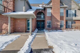 28515 Carlton Way Dr in Novi, MI - Building Photo