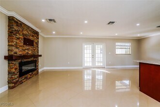 300 East 10th Street in Lehigh Acres, FL - Building Photo - Building Photo