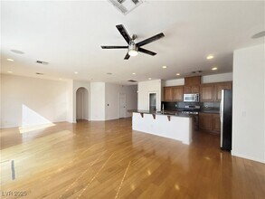 7423 Coyote Cave Ave in Las Vegas, NV - Building Photo - Building Photo