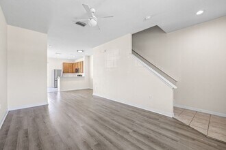 11622 Colony Lake Dr in Tampa, FL - Foto de edificio - Building Photo