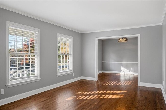 2857 Fontainebleau Dr in Atlanta, GA - Building Photo - Building Photo