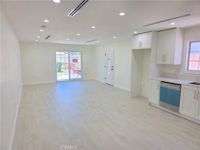 11623 Paso Robles Ave in Los Angeles, CA - Building Photo - Building Photo