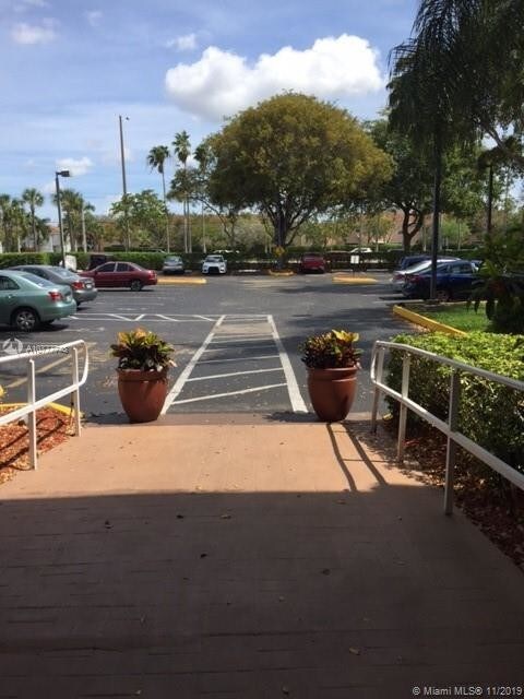 6301 N University Dr-Unit -320 in Tamarac, FL - Building Photo - Building Photo