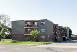 10 Bishopsgate Ave in Hamilton, ON - Building Photo