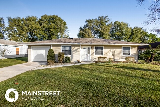 property at 861 Village Lake Dr N