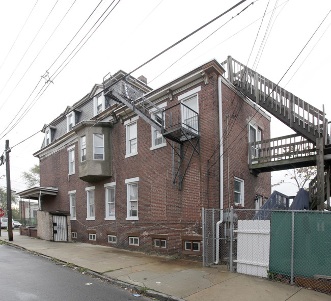 921 S 5th St in Camden, NJ - Foto de edificio - Building Photo