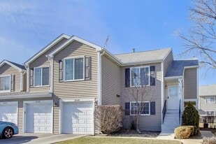 2122 Southwind Cir in Schaumburg, IL - Building Photo