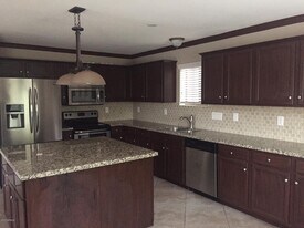 17544 W Hearn Rd in Surprise, AZ - Building Photo