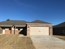 212 Alder St in Pea Ridge, AR - Building Photo
