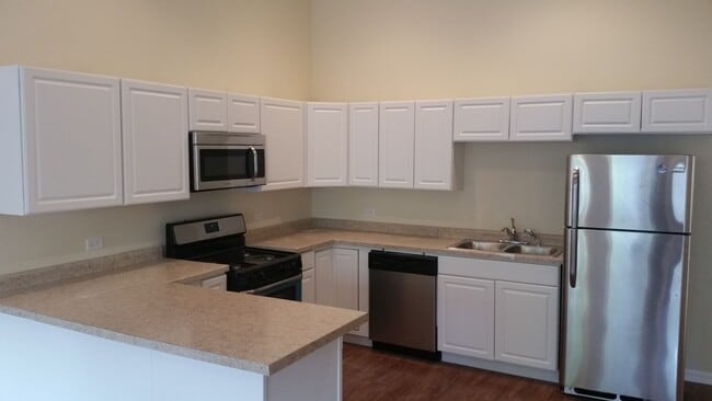 2302 W Touhy Ave-Unit -1 in Chicago, IL - Building Photo - Building Photo