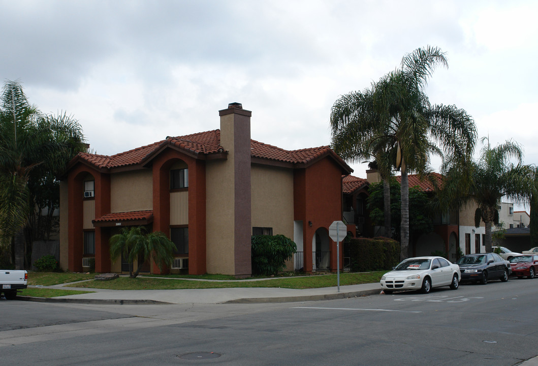 3861 Howard Ave in Los Alamitos, CA - Foto de edificio