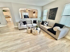 399 Center Green Dr in Las Vegas, NV - Building Photo - Building Photo