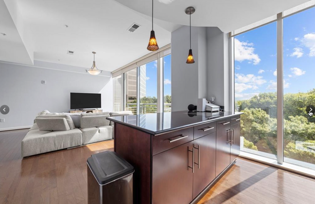 201 N Elm St in Greensboro, NC - Building Photo - Building Photo