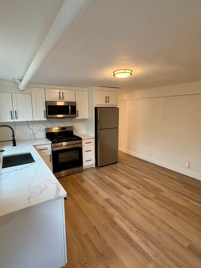 54 S Kensico Ave, Unit BSMT in White Plains, NY - Foto de edificio - Building Photo