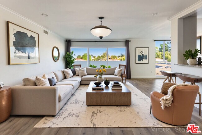 5454 Zelzah Ave in Los Angeles, CA - Building Photo - Building Photo