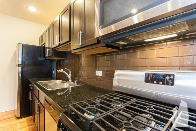 4216 N Sheridan Rd, Unit 613 in Chicago, IL - Foto de edificio - Building Photo