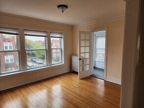 7502 N Hoyne Ave, Unit 1 in Chicago, IL - Foto de edificio - Building Photo