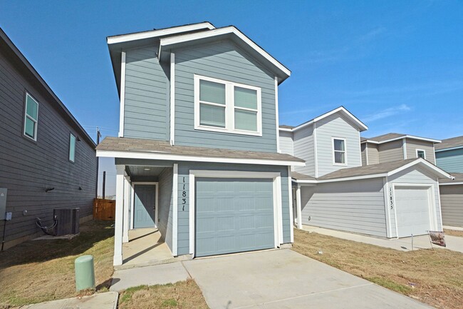 11831 Floral Blossom in Converse, TX - Building Photo - Building Photo