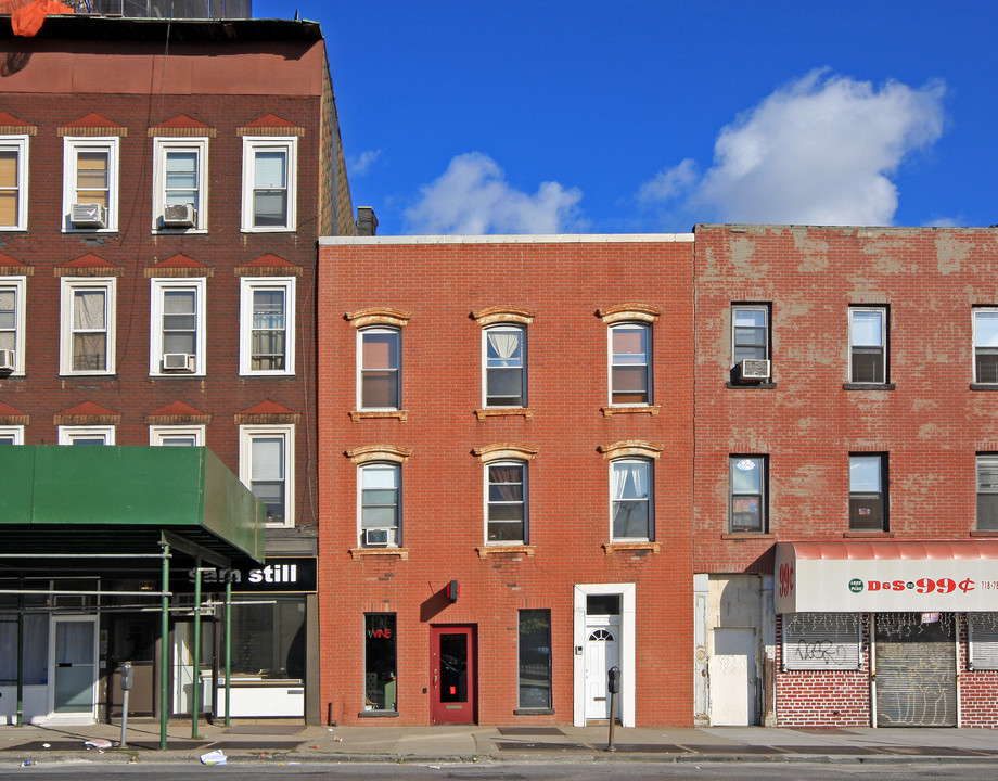 12-09 Jackson Ave in Long Island City, NY - Building Photo